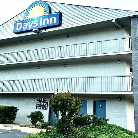 Days Inn By Wyndham Charlotte Northlake Экстерьер фото