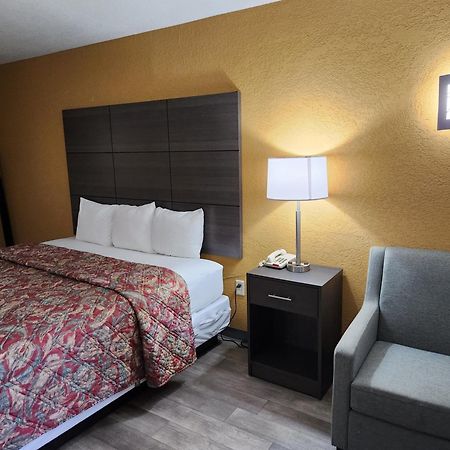 Days Inn By Wyndham Charlotte Northlake Экстерьер фото