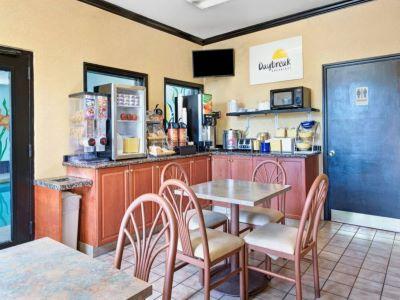 Days Inn By Wyndham Charlotte Northlake Экстерьер фото
