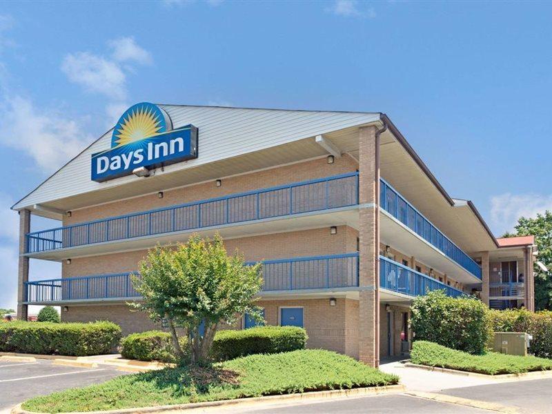 Days Inn By Wyndham Charlotte Northlake Экстерьер фото