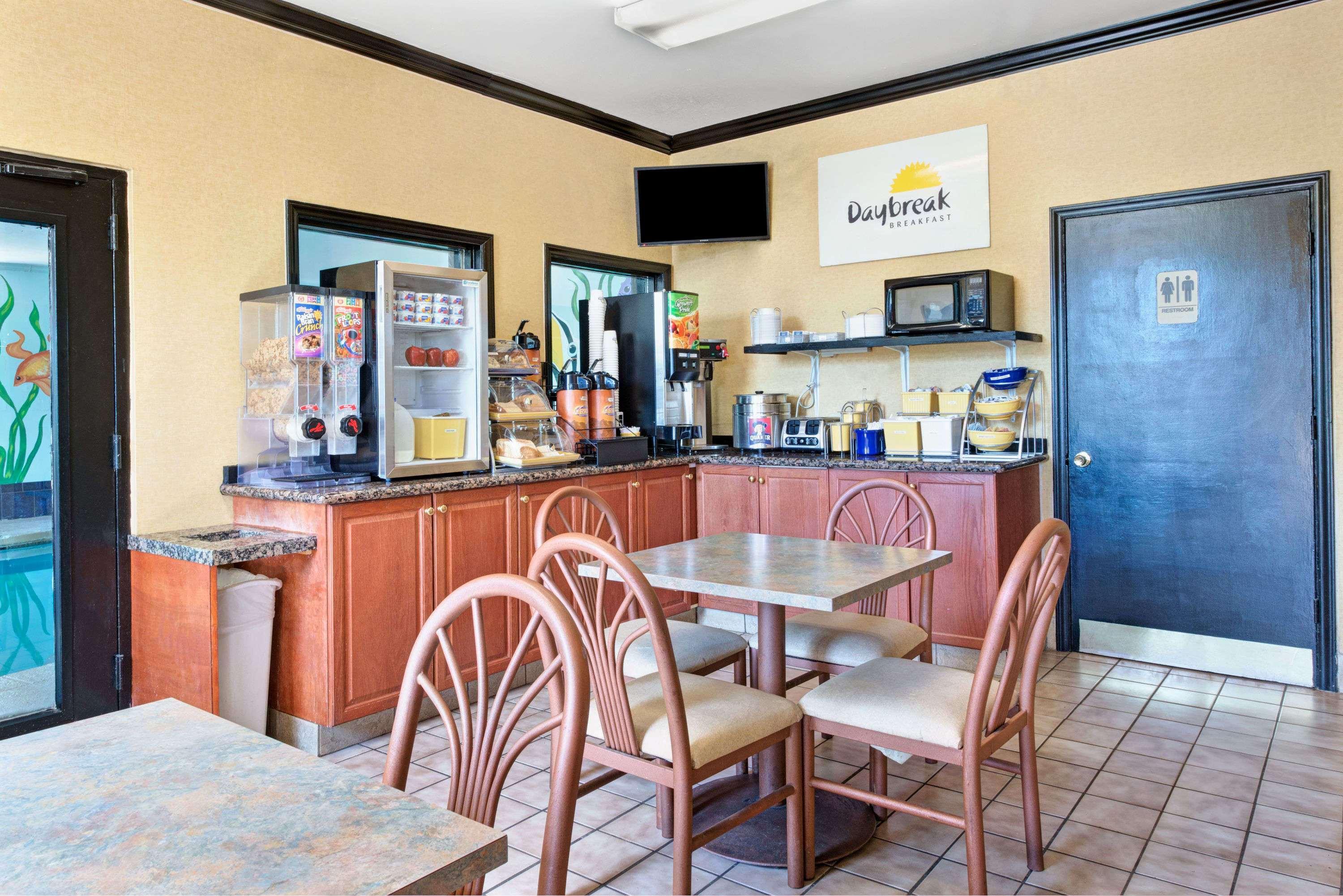 Days Inn By Wyndham Charlotte Northlake Экстерьер фото